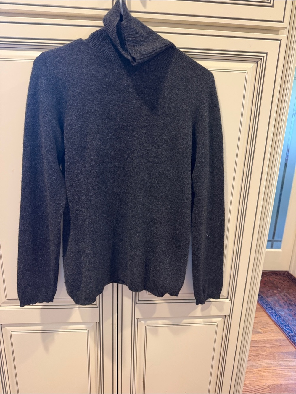 Ann Taylor women’s Dark Charcoal cashmere Turtleneck Sweater